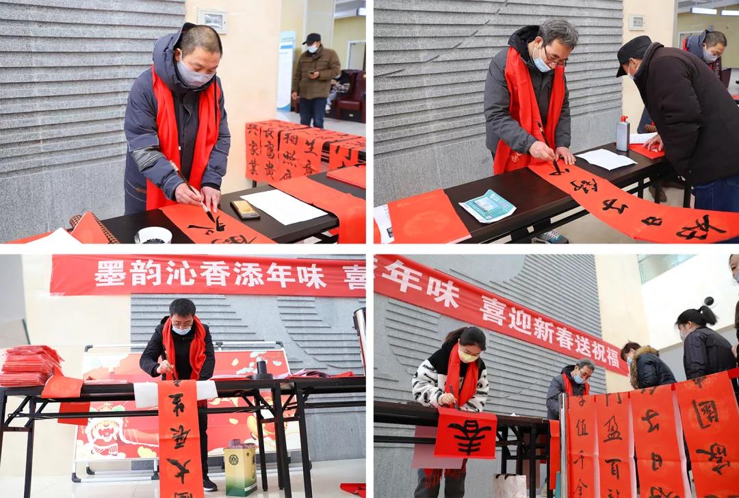 【翰墨迎春】宿遷市書法家協(xié)會書法家走進市鐘吾醫(yī)院寫春聯(lián)、送祝福(圖2)